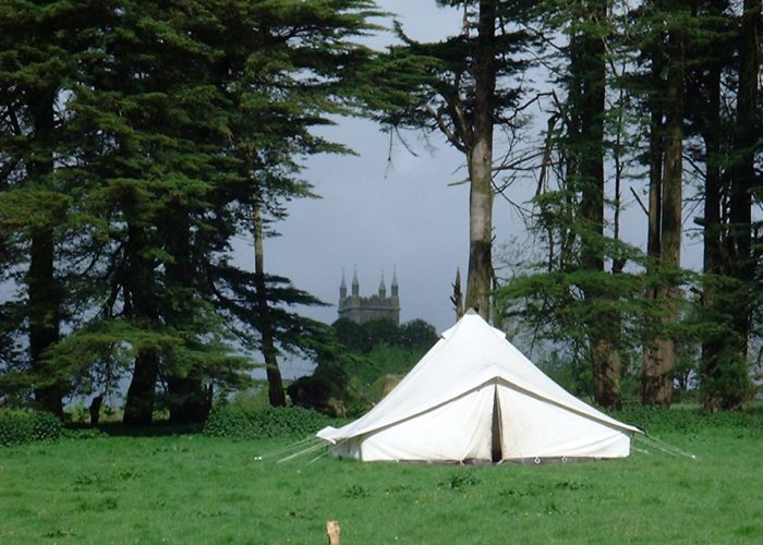 Auslandslager Irland 2002: Zelt mit Burg